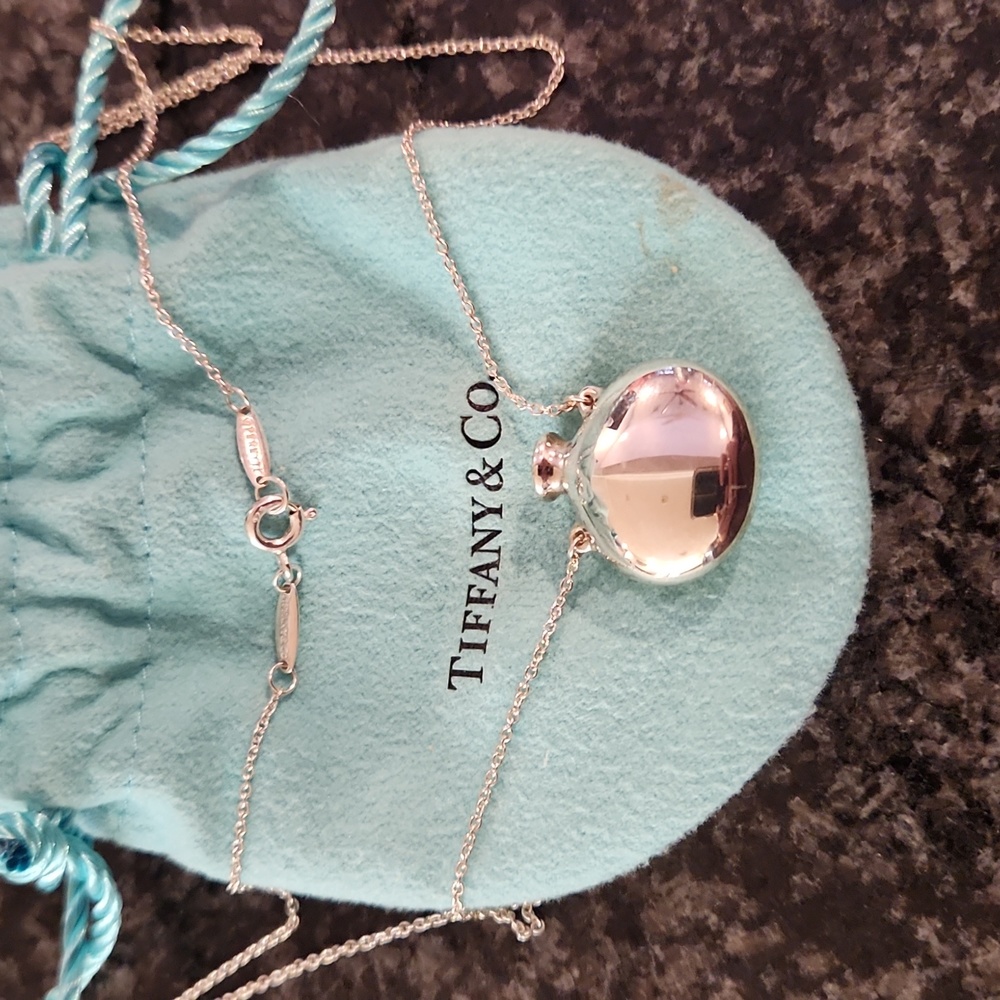 Tiffany and Co Elsa Peretti round bottle on 18in 925ss chain
